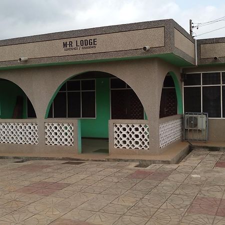 M-R Lodge Mankesim Εξωτερικό φωτογραφία