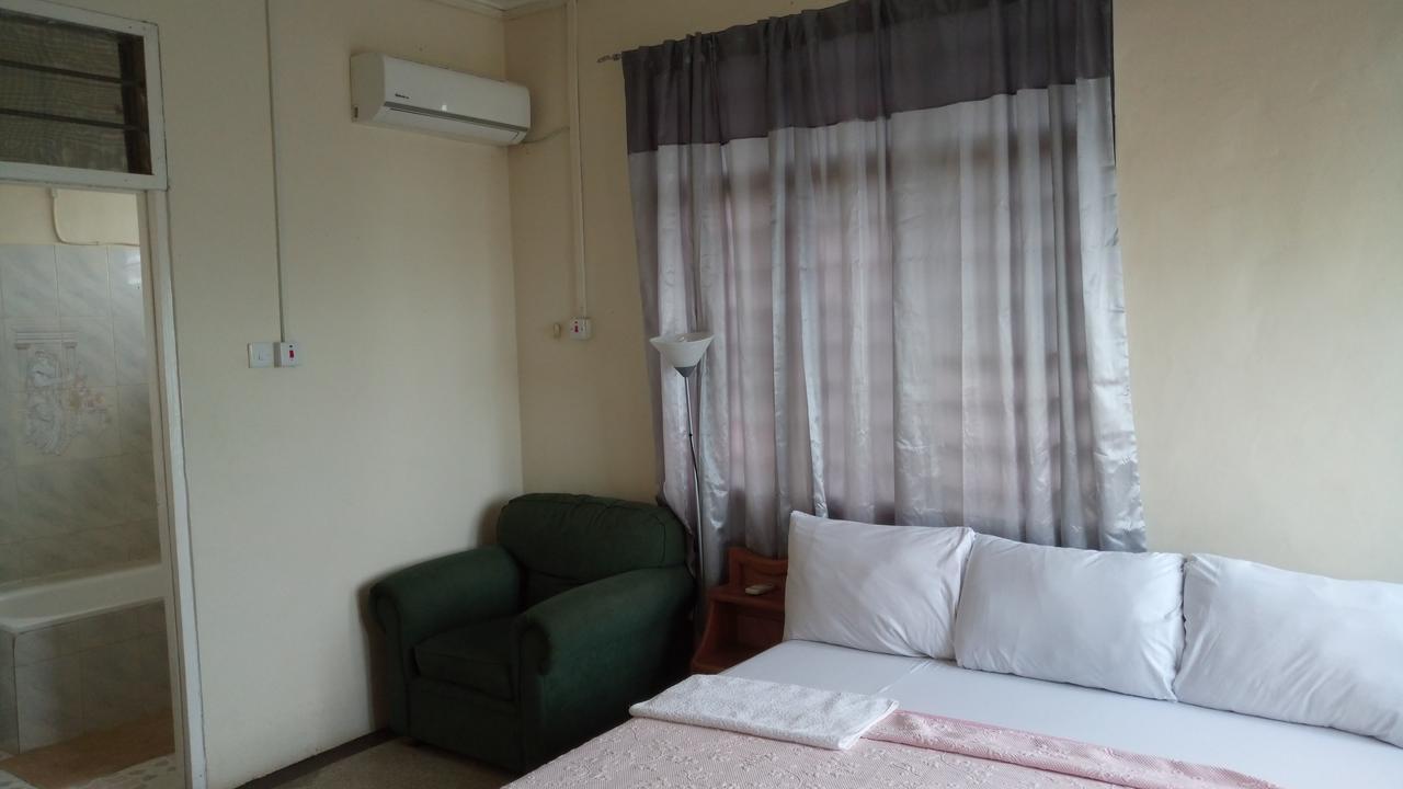 M-R Lodge Mankesim Εξωτερικό φωτογραφία